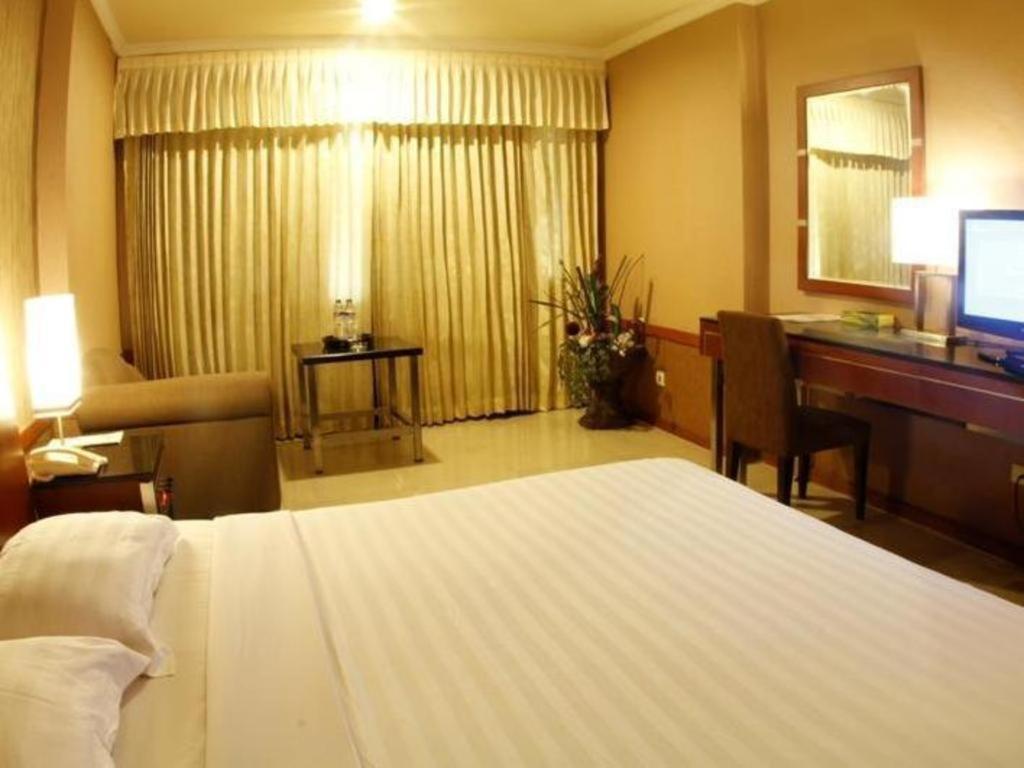 Hotel Banjarmasin International Bagian luar foto