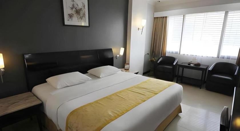 Hotel Banjarmasin International Bagian luar foto