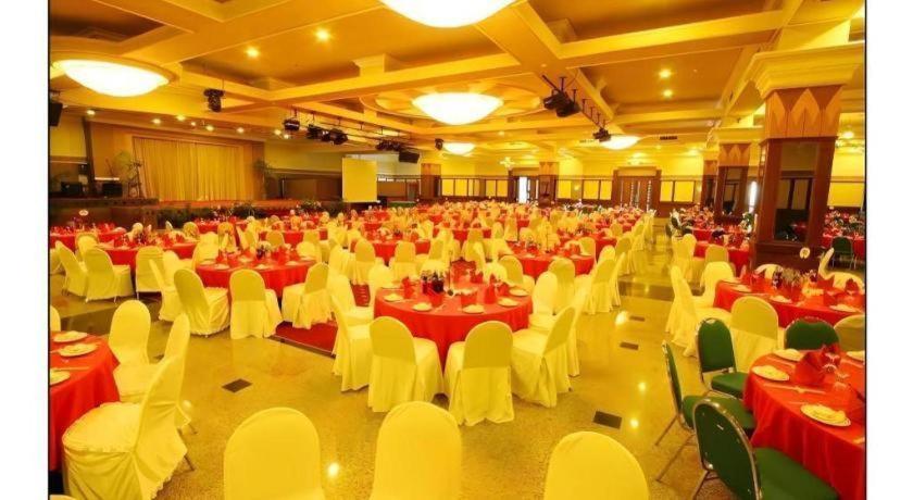 Hotel Banjarmasin International Bagian luar foto